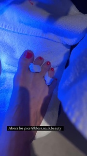 Yanina Latorre feet photo thumbnail