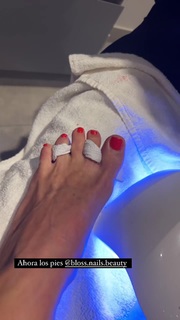 Yanina Latorre feet photo thumbnail