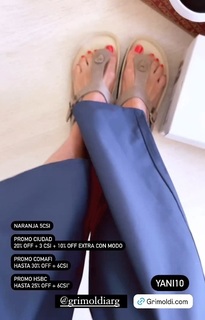 Yanina Latorre feet photo thumbnail