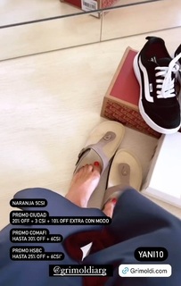 Yanina Latorre feet photo thumbnail