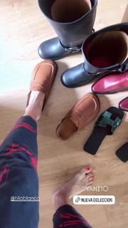 Yanina Latorre feet photo thumbnail