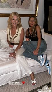 Yanina Latorre feet photo thumbnail