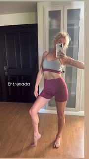 Yanina Latorre feet photo thumbnail