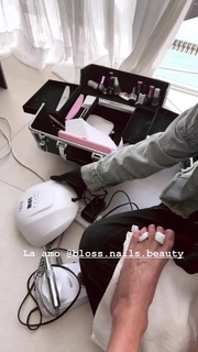 Yanina Latorre feet photo thumbnail