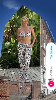 Yanina Latorre feet photo thumbnail