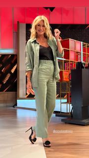 Yanina Latorre feet photo thumbnail