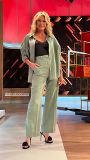 Yanina Latorre feet photo thumbnail