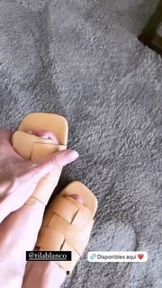 Yanina Latorre feet photo thumbnail