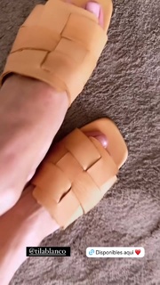 Yanina Latorre feet photo thumbnail