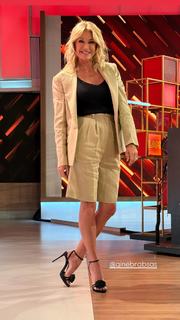 Yanina Latorre feet photo thumbnail