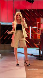 Yanina Latorre feet photo thumbnail