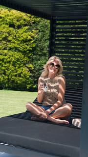 Yanina Latorre feet photo thumbnail