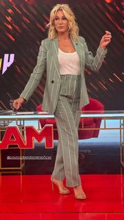 Yanina Latorre feet photo thumbnail