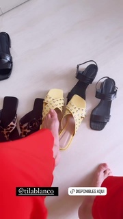 Yanina Latorre feet photo thumbnail