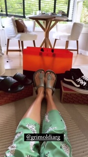 Yanina Latorre feet photo thumbnail