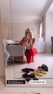 Yanina Latorre feet photo thumbnail