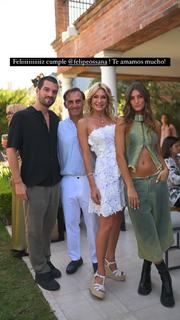 Yanina Latorre feet photo thumbnail