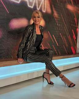 Yanina Latorre feet photo thumbnail