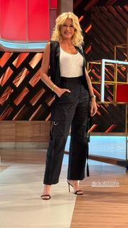 Yanina Latorre feet photo thumbnail