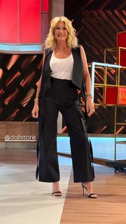 Yanina Latorre feet photo thumbnail