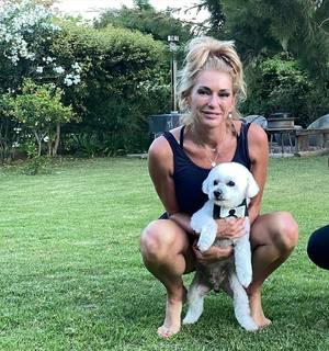 Yanina Latorre feet photo thumbnail