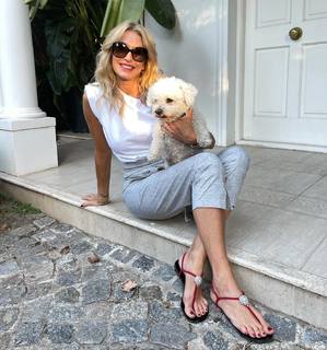 Yanina Latorre feet photo thumbnail