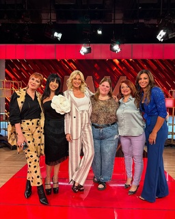 Yanina Latorre feet photo thumbnail