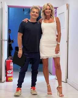 Yanina Latorre feet photo thumbnail