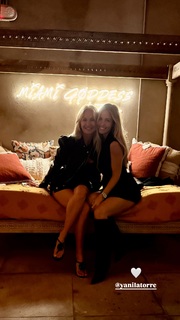 Yanina Latorre feet photo thumbnail