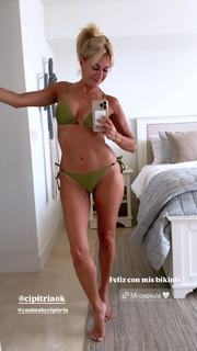 Yanina Latorre feet photo thumbnail