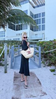 Yanina Latorre feet photo thumbnail