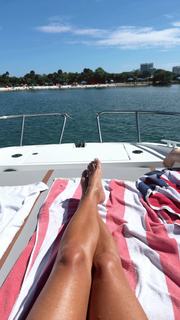 Yanina Latorre feet photo thumbnail