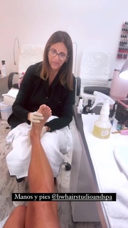 Yanina Latorre feet photo thumbnail