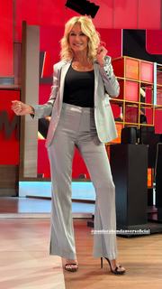 Yanina Latorre feet photo thumbnail