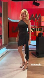 Yanina Latorre feet photo thumbnail