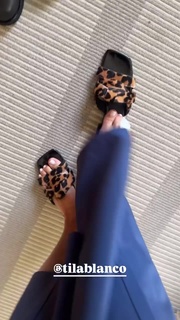 Yanina Latorre feet photo thumbnail