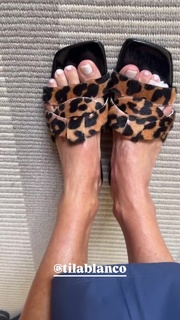 Yanina Latorre feet photo thumbnail