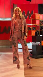 Yanina Latorre feet photo thumbnail