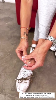 Yanina Latorre feet photo thumbnail