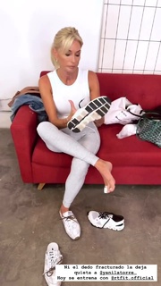 Yanina Latorre feet photo thumbnail