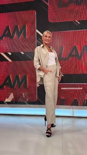 Yanina Latorre feet photo thumbnail