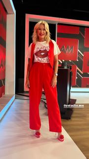 Yanina Latorre feet photo thumbnail