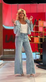 Yanina Latorre feet photo thumbnail