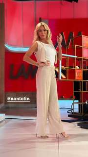 Yanina Latorre feet photo thumbnail