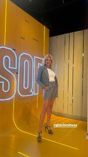 Yanina Latorre feet photo thumbnail