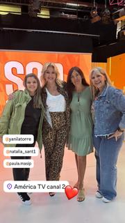 Yanina Latorre feet photo thumbnail