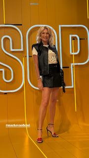 Yanina Latorre feet photo thumbnail