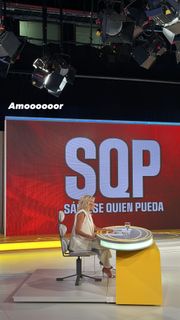 Yanina Latorre feet photo thumbnail