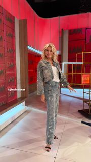 Yanina Latorre feet photo thumbnail