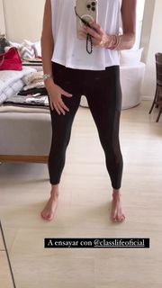 Yanina Latorre feet photo thumbnail